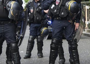 Fransa, polis şiddetiyle gözünü kaybeden gence 15 bin euro ödeyecek