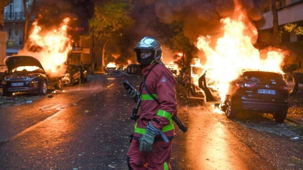 Fransa'da emeklilik reformu protestosunda 120 kişi gözaltına alındı