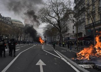 Fransa'da emeklilik reformuna karşı 1 milyondan fazla kişi sokağa indi