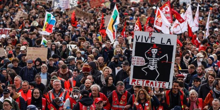 Fransa’da emeklilik reformuna öfke büyüyor