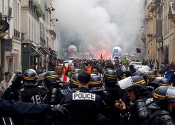 Fransa'da polis müdahalesiyle göstericinin parmağının koptuğu iddia edildi