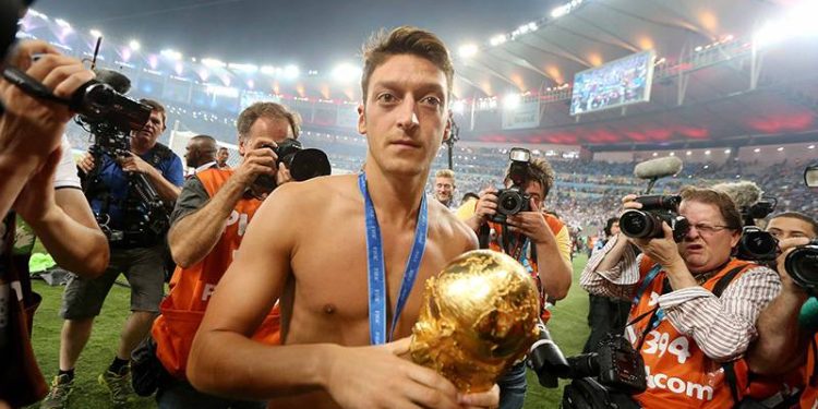 Futbola veda eden Mesut Özil'in başarılarla dolu kariyeri