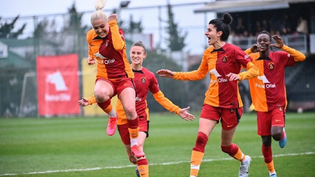 Galatasaray Kadın Futbol Takımı normal sezonda lider!