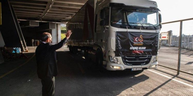 Galatasaray Kulübü, deprem bölgesine 100. yardım TIR'ını gönderdi