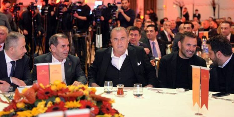 Galatasaray camiası, iftarda buluştu