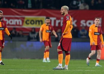 Galatasaray'da Okan Buruk'tan yıldızlara uyarı