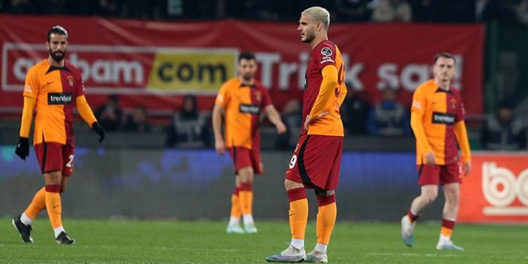 Galatasaray'da Okan Buruk'tan yıldızlara uyarı