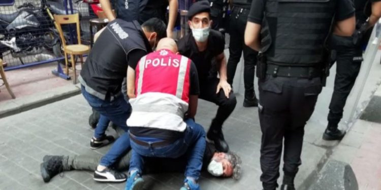 Gazeteci Bülent Kılıç'ın işkenceyle gözaltına alınmasına takipsizlik, polise hakaretten dava