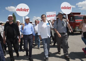 Gazeteci Hasan Cemal, Yeşil Sol Parti’nin milletvekili adaylığı teklifini kabul etti