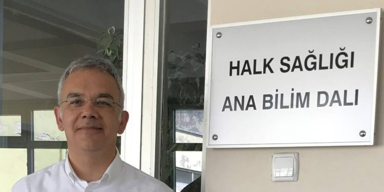 Prof. Dr. Kayıhan Pala, Uludağ Üniversitesi'ndeki görevini bıraktı: Gerçeğin peşinde koşmaya devam edeceğim