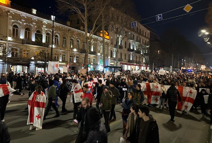 Gürcistan’da protestolar sonuç verdi, iktidar ‘yabancı ajan’ yasasını geri çekecek