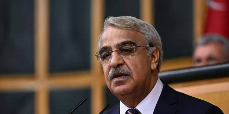 HDP Eş Genel Başkanı Mithat Sancar, HDP'ye açılan kapatma davasıyla ilgili kararın seçim sonrasına bırakılması için yeniden başvuru yapacaklarını söyledi.