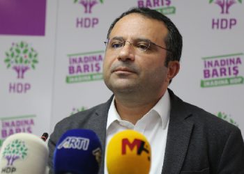 HDP Eş Genel Başkan Yardımcısı Tayip Temel, Altılı Masa’nın Cumhurbaşkanlığı adayı isminde uzlaşmazlığının deprem etkisi yarattığını ifade ederek, “Altılı Masa, gidişin de dönüşün de gerçek sebebini topluma izah etmeli” dedi