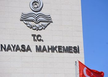 Halkların Demokratik Partisi (HDP), hakkında açılan kapatma davasının görüşülmesinin 14 Mayıs seçimlerinin sonrasına bırakılması talebiyle, bir kez daha Anayasa Mahkemesi’ne (AYM) başvurdu. Başvuru dilekçesinde, milletvekili listelerinin sunulması ve kesinleşmesi sonrasında bir kapatma riskinin, “telafisi güç ve mümkün olmayan sonuçlar yaratacağı” vurgulandı.