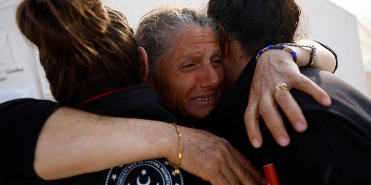 HDP önerdi, AKP ve MHP reddetti: 'Deprem bölgesinde kadınların yaşadığı sorunların araştırılsın'