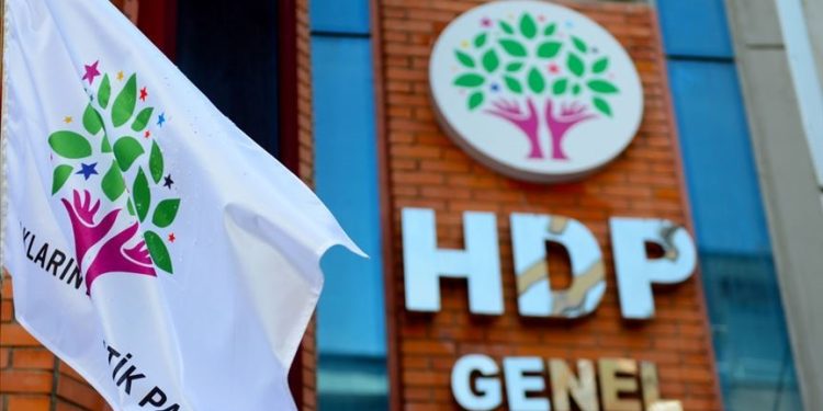 Anayasa Mahkemesi (AYM), HDP'nin kapatılması istemli davada, parti yetkililerinin sözlü savunmasını 11 Nisan'a erteledi.