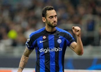 Hakan Çalhanoğlu imzayı atıyor