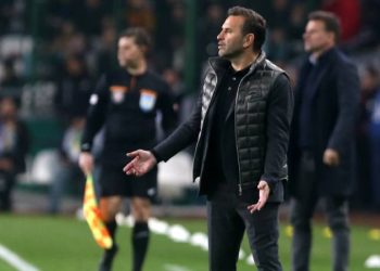 Hakem vermediği kırmızı kartlarla maça etki etti