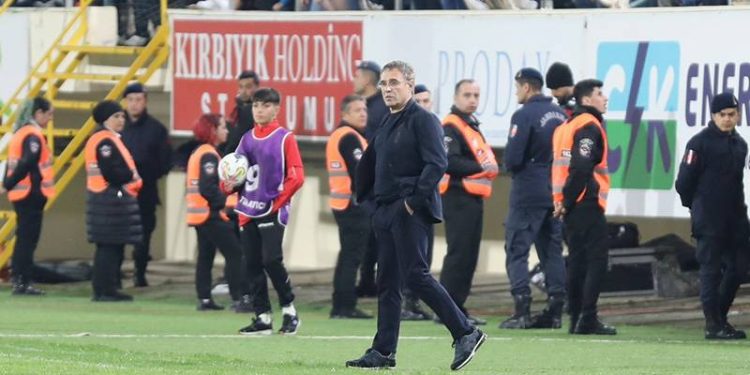 Hakemin hareketi büyük infial yaratıyor