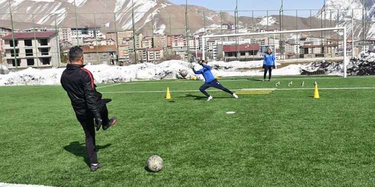 Hakkarigücü Kadın Futbol Takımı, Brezilyalı kaleci transfer etti