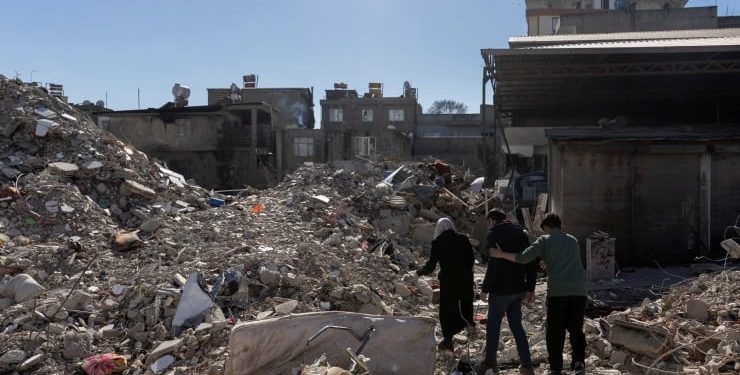 Sağlık Bakanlığı 109’uncu dönem devlet hizmeti yükümlülüğü kapsamında 1724 yeni mezun hekim ve uzman hekimin atamasını yaptı. Büyük çoğunluğu deprem bölgesine atanan bu hekimlerin bazılarının ne hizmet verecekleri hastane ne de barınacak evleri var.