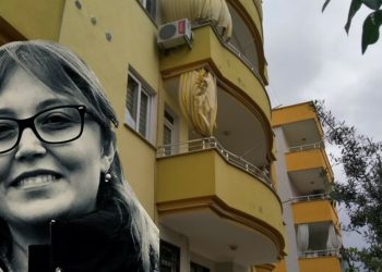 Hatay’da deprem oluyor diyerek balkondan atlayan kadın hayatını kaybetti