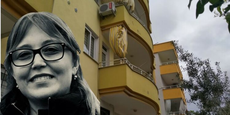 Hatay’da deprem oluyor diyerek balkondan atlayan kadın hayatını kaybetti