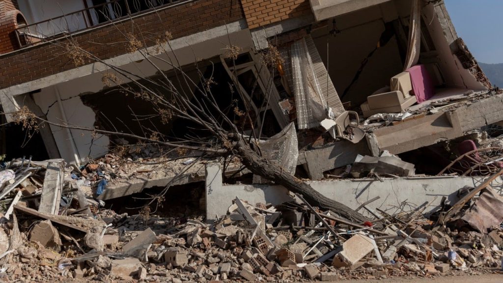 Hatay'da depremzede çocukların oyun çadırına Diyanet müdahalesi