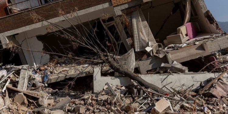 Hatay'da depremzede çocukların oyun çadırına Diyanet müdahalesi