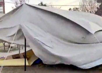 Hatay'da sağanak yağış ve fırtına çadırları vurdu