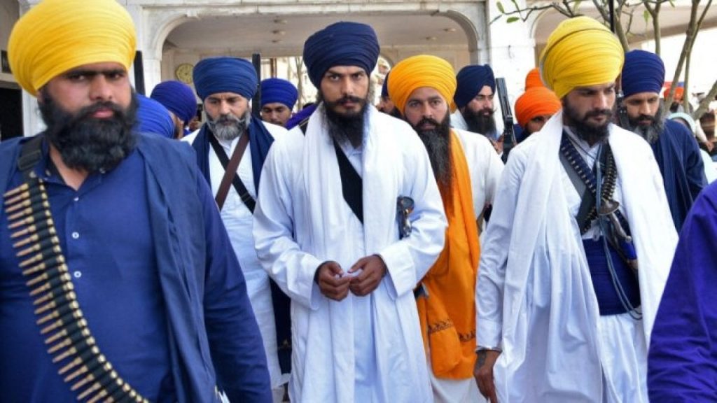 Hindistan'da ayrılıkçı lider Singh üç gündür aranıyor: Operasyonda Pencap'ın interneti kesildi