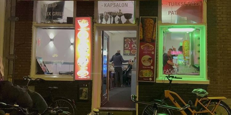 Hollanda'da 2022'nin en çok sipariş edilen yemeği Türklerin "kapsalon" döneri oldu