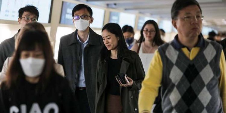 Hong Kong'da maske zorunluluğu 945 gün sonra kaldırıldı
