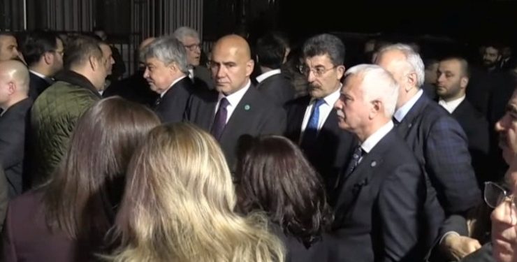 İYİ Parti, 4 saat ‘aday’ı tartıştı: ‘Evet, millet 5’ten büyüktür’