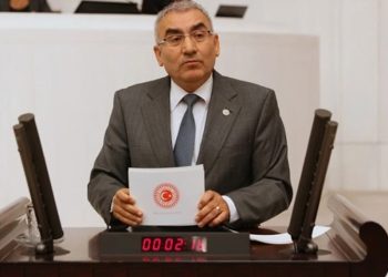İYİ Parti Ankara Milletvekili Ayhan Altıntaş istifa etti! 2 saat sonra istifadan vazgeçti