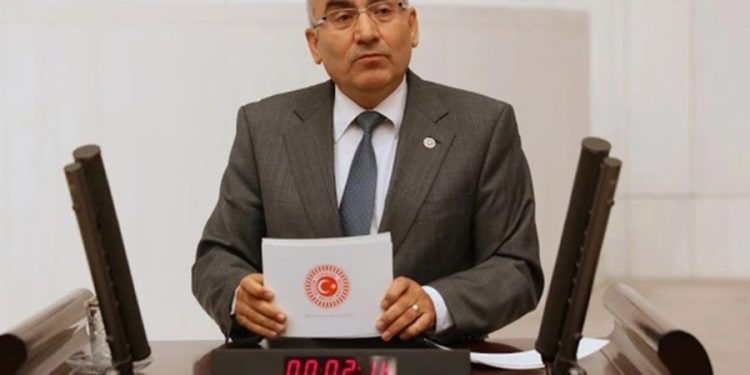 İYİ Parti Ankara Milletvekili Ayhan Altıntaş istifa etti! 2 saat sonra istifadan vazgeçti