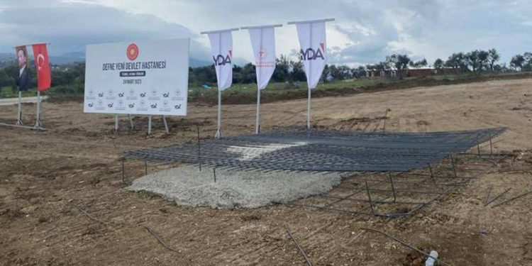 İYİ Partili Çömez, Hatay'da Erdoğan tarafından atılan hastane 'temelini' paylaştı