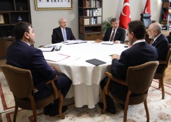 İYİ Parti Kurumsal İlişkiler Başkanı Cihan Paçacı, “Masadan kalkmadık, kaldırıldık” dedi.