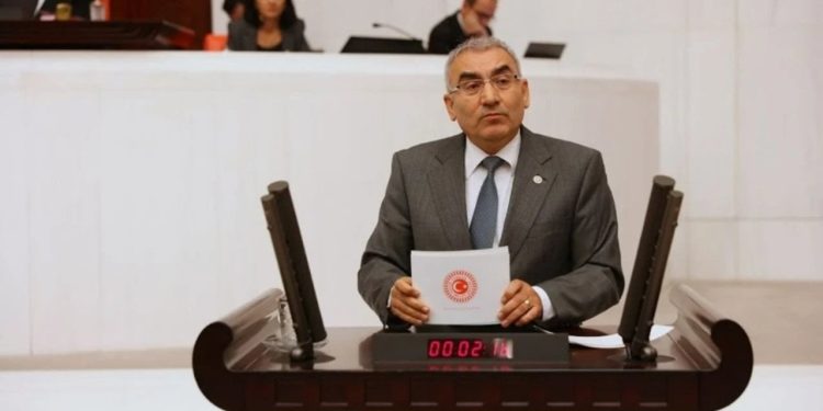 İYİ Partili vekil, Akşener'le görüşünce istifasını geri çekti