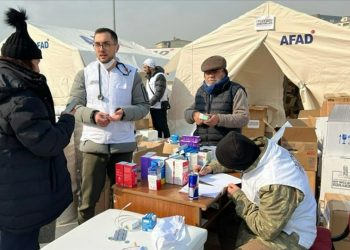 İYİ Parti'nin deprem bölgesindeki sağlıkçılara ilişkin önergesi reddedildi