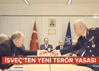 İbrahim Kalın’ın baş köşede oturduğu NATO zirvesinde, Korgeneral boş bardakları topladı