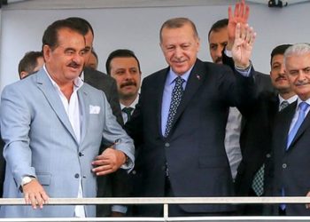 İbrahim Tatlıses’ten üstü kapalı mesaj: Siyaset Türkiye’de tırşik aşına dönmüş vaziyette