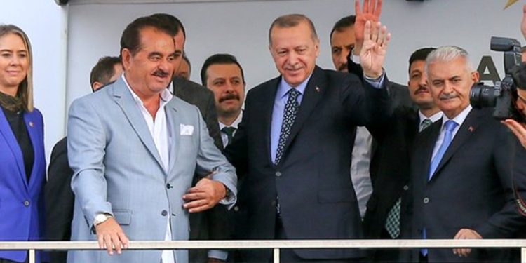 İbrahim Tatlıses’ten üstü kapalı mesaj: Siyaset Türkiye’de tırşik aşına dönmüş vaziyette