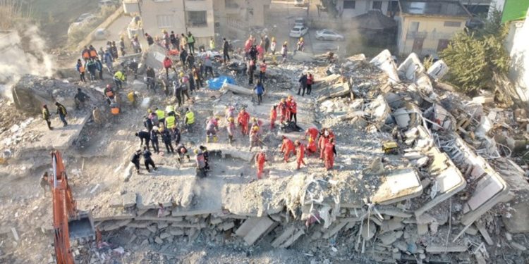 İddia: AFAD'ın kontrolündeki vinçler için depremzedelerden para istendi