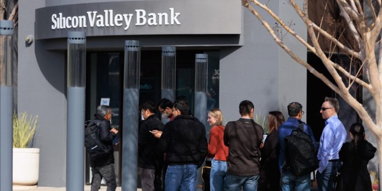 İflas eden eden SVB'nin hisselerini First Citizens Bankası devralıyor