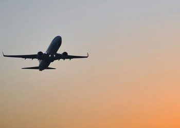 İki havayolu şirketi İsrail'e uçuşları durdurdu