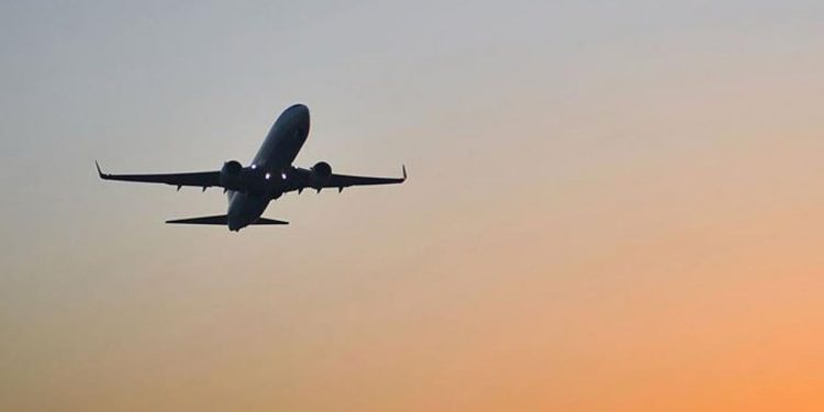 İki havayolu şirketi İsrail'e uçuşları durdurdu