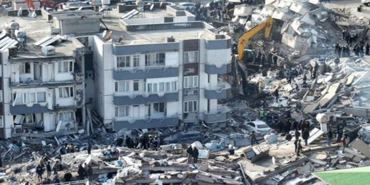 İktidara yakın şirketin deprem anketi: Yüzde 64.7'ye göre zamanında müdahale edilmedi