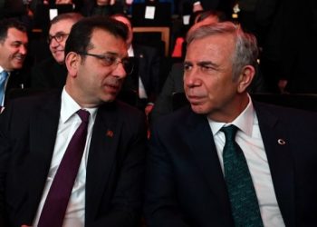 Cumhurbaşkanı yardımcılığına aday gösterilen CHP’li belediye başkanları Mansur Yavaş ve Ekrem İmamoğlu altılı masadaki genel başkanların milletvekili olması gerektiğini düşünüyor.