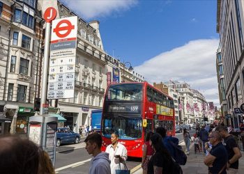 İngiltere ekonomisi kılpayı resesyondan kurtuldu